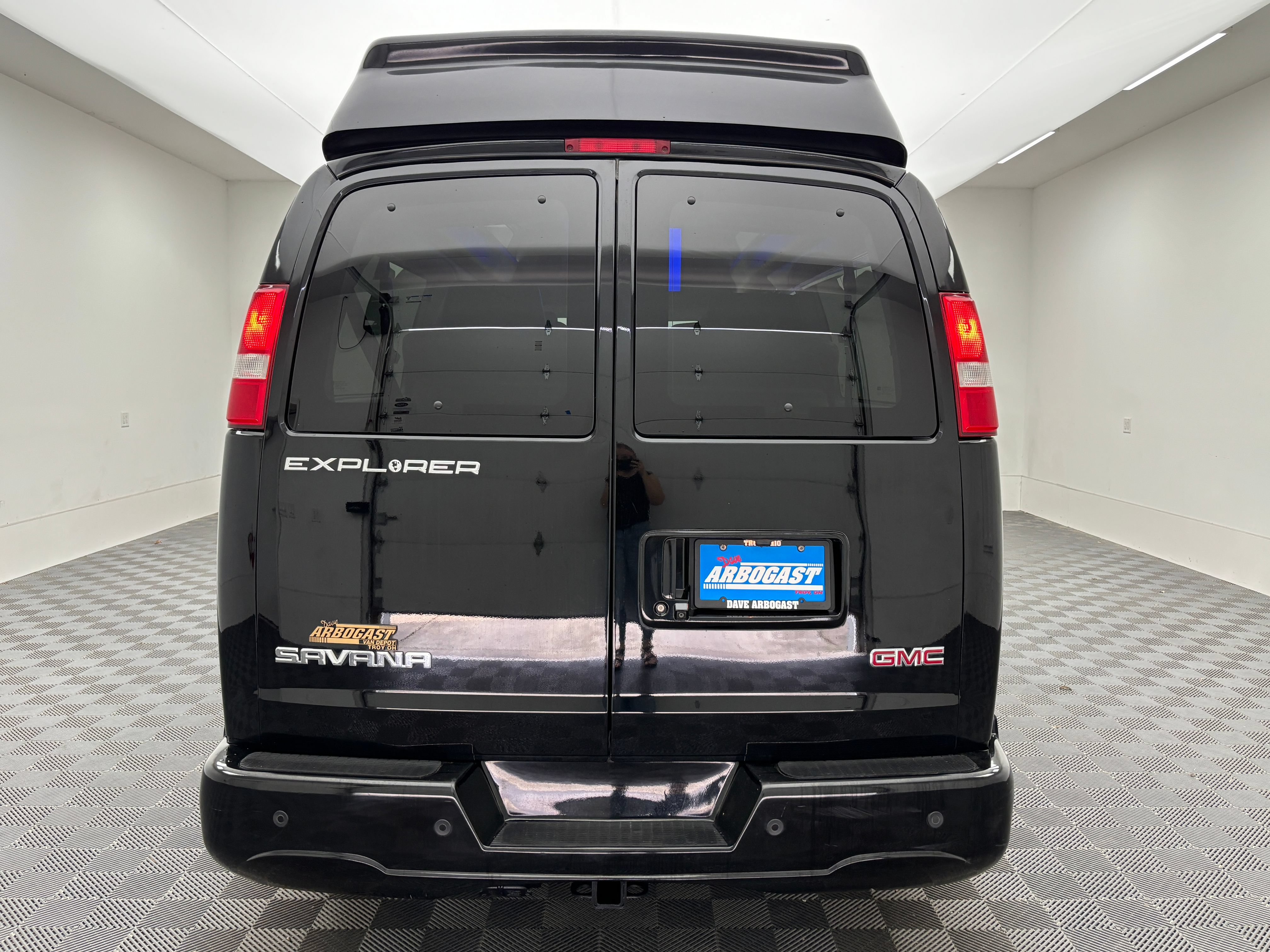 Used 2020 GMC Savana 2500 Extended w/ Enhanced Convenience Package RWD image 9