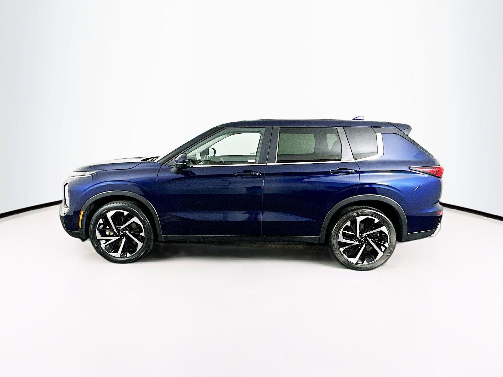 Used 2024 Mitsubishi Outlander SE FWD image 4