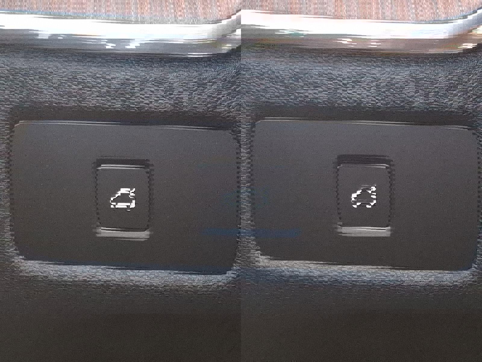 Certified 2024 Volvo XC60 B5 Plus w/ Climate Package AWD/4WD image 25