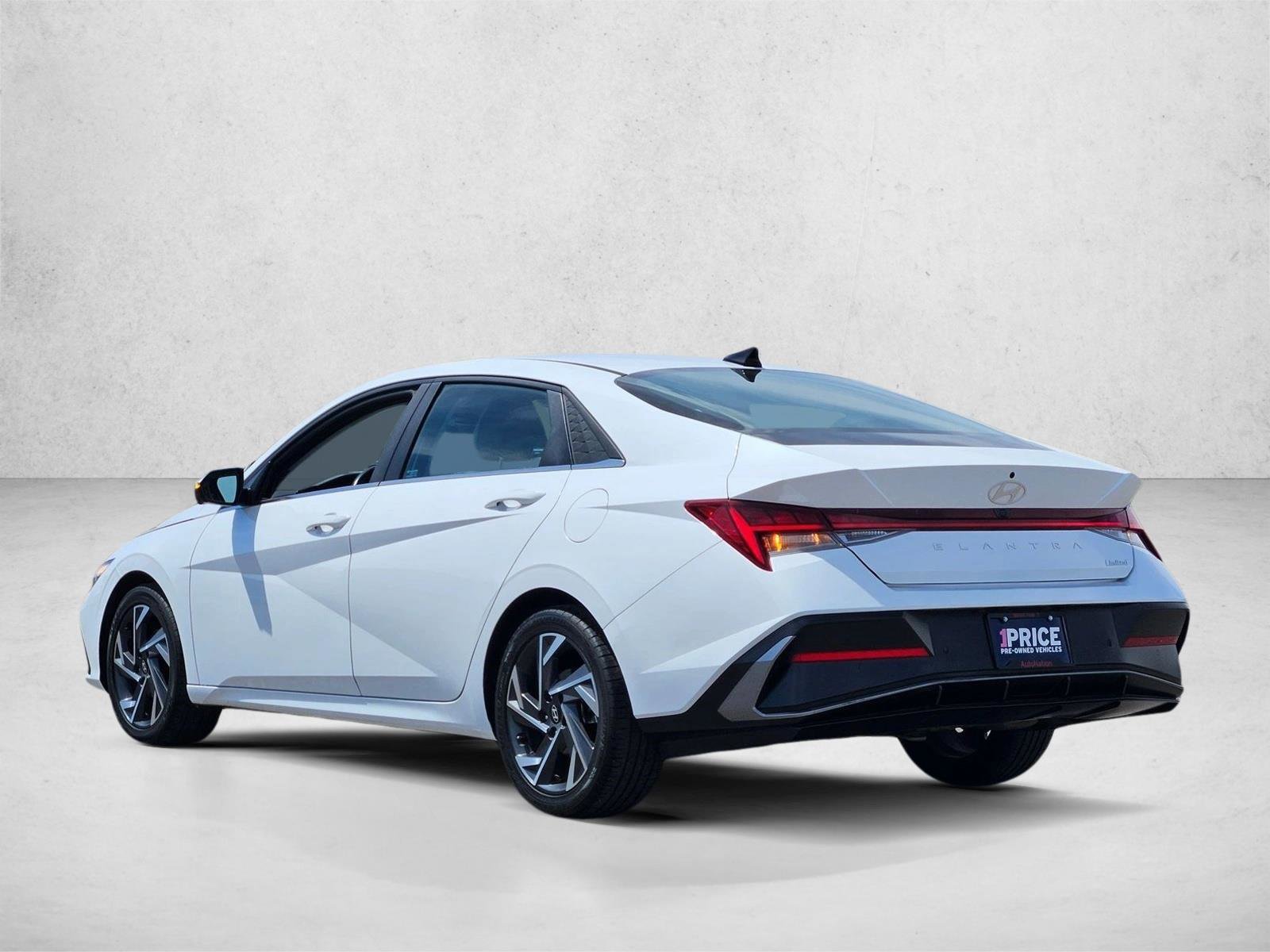 Used 2024 Hyundai Elantra Limited FWD image 8