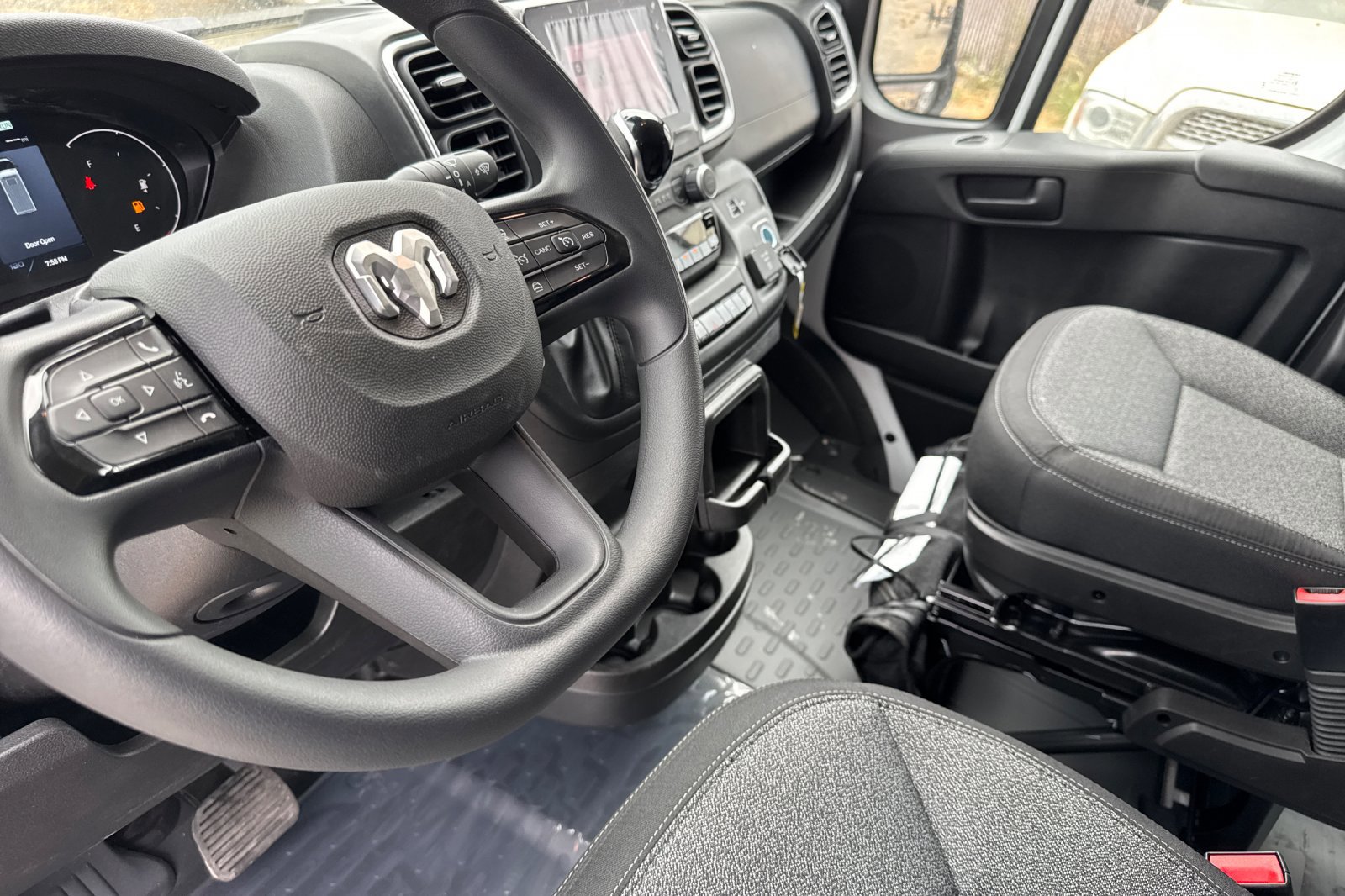 New 2026 RAM ProMaster 1500 w/ Quick Order Package 22G SLT image 9