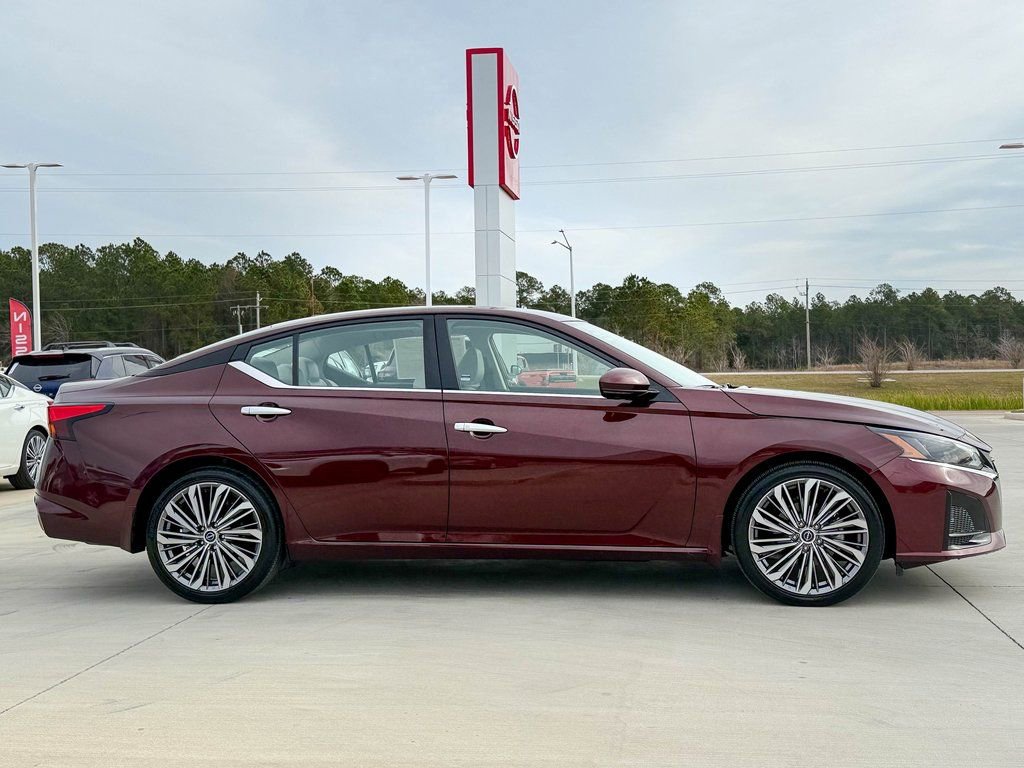 Used 2024 Nissan Altima 2.5 SL FWD image 6
