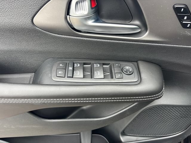 New 2027 Chrysler Pacifica Select AWD/4WD image 17