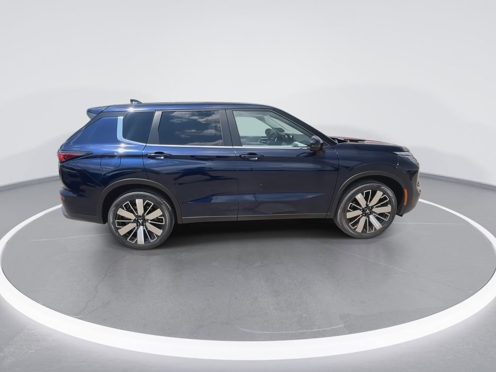 New 2025 Mitsubishi Outlander SE image 9