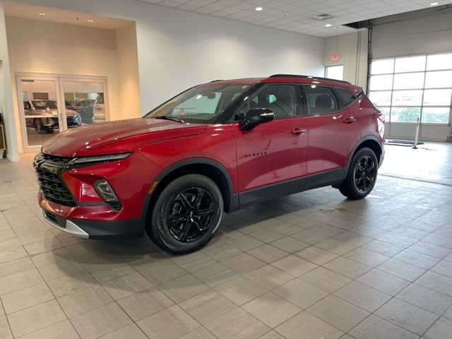Used 2024 Chevrolet Blazer LT w/ Midnight/Sport Edition FWD image 2