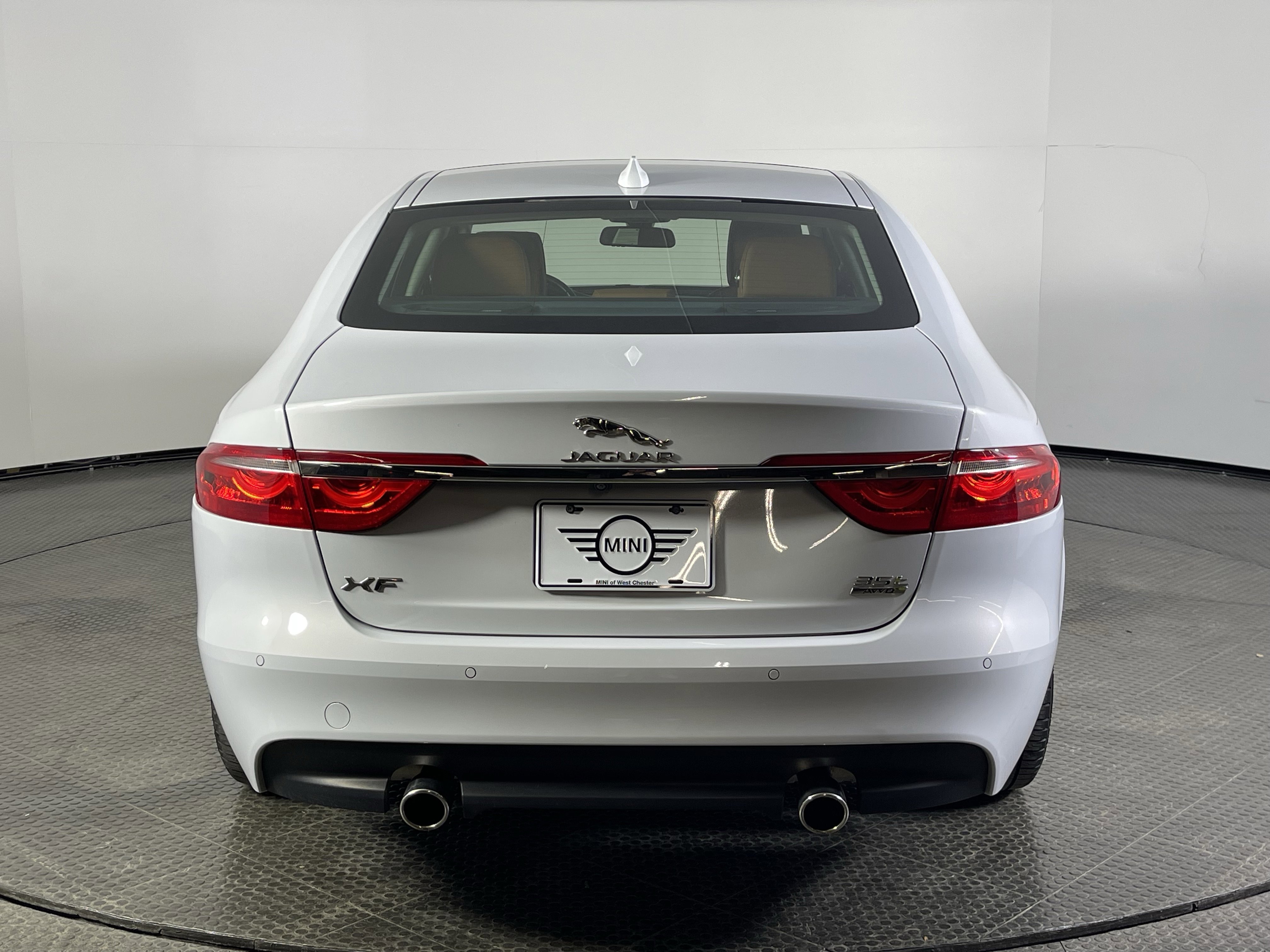 Used 2018 Jaguar XF Portfolio image 7