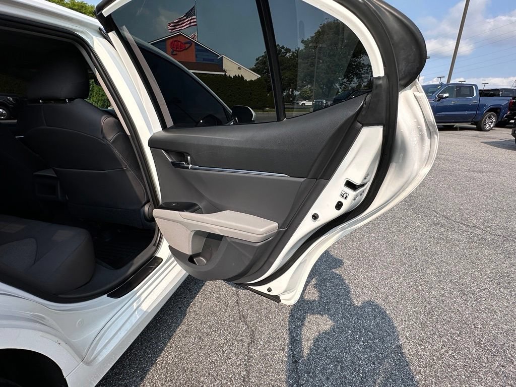 Used 2019 Toyota Camry LE FWD image 19