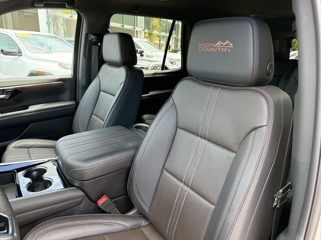 Used 2025 Chevrolet Tahoe High Country AWD/4WD image 22