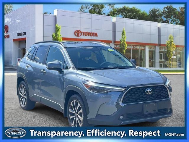 Used 2023 Toyota Corolla Cross XLE w/ Convenience Package image 1