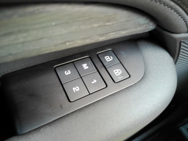 Used 2023 Land Rover Discovery S AWD/4WD image 42