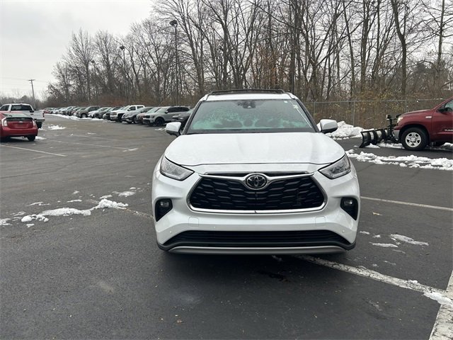 Used 2024 Toyota Highlander Platinum image 11