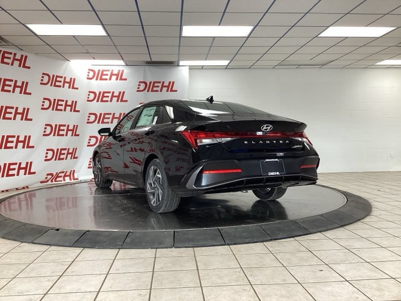 New 2026 Hyundai Elantra Limited FWD image 5