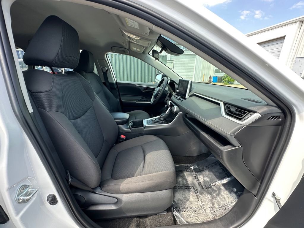 Used 2024 Toyota RAV4 LE AWD/4WD image 26