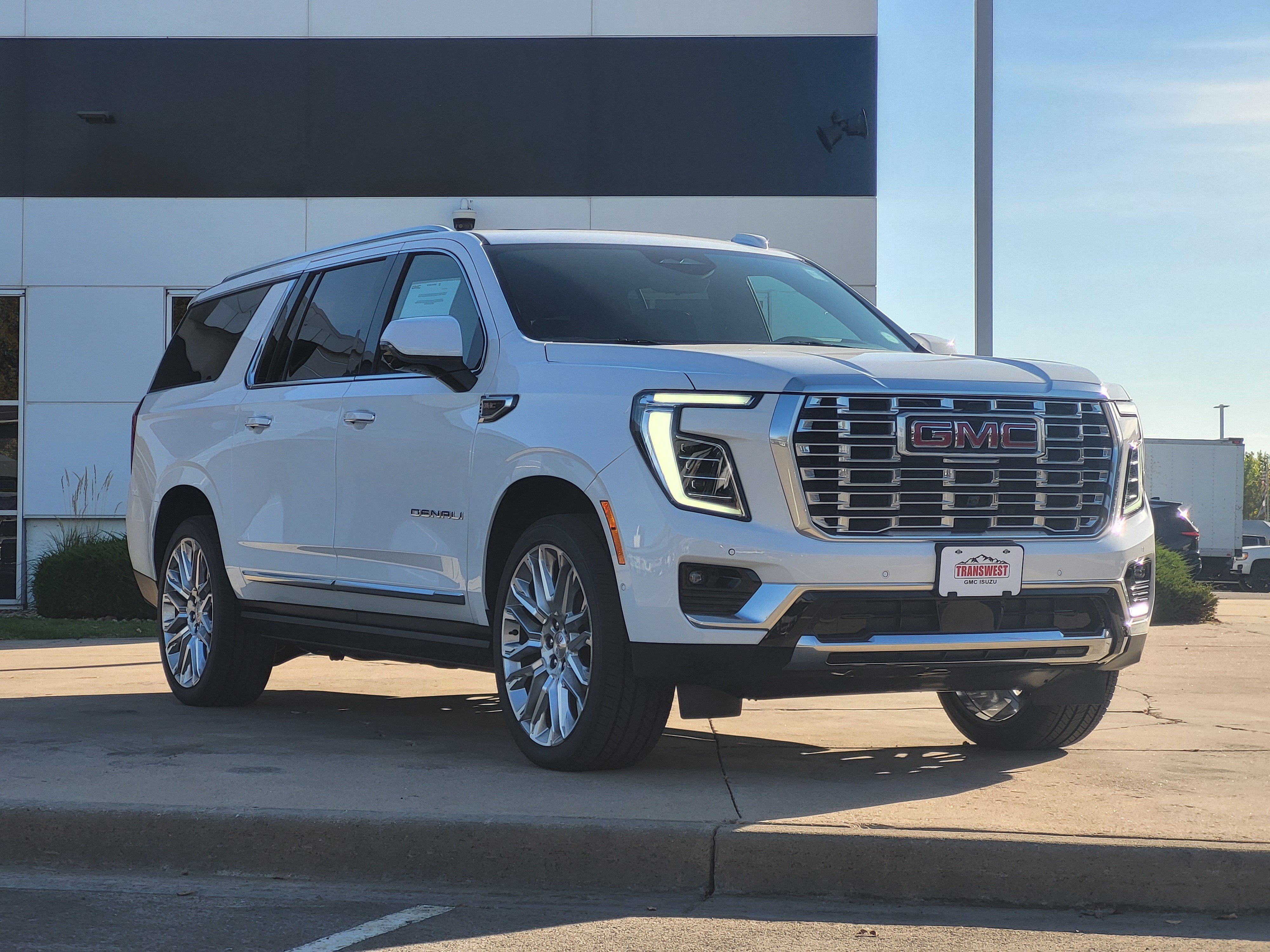 New 2027 GMC Yukon XL Denali w/ Denali Reserve Package AWD/4WD image 7