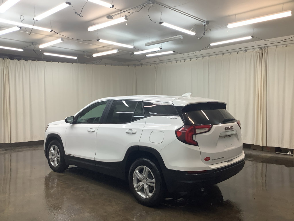 Used 2024 GMC Terrain SLE image 9