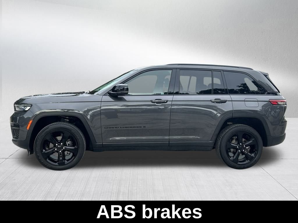 Certified 2024 Jeep Grand Cherokee Altitude image 11