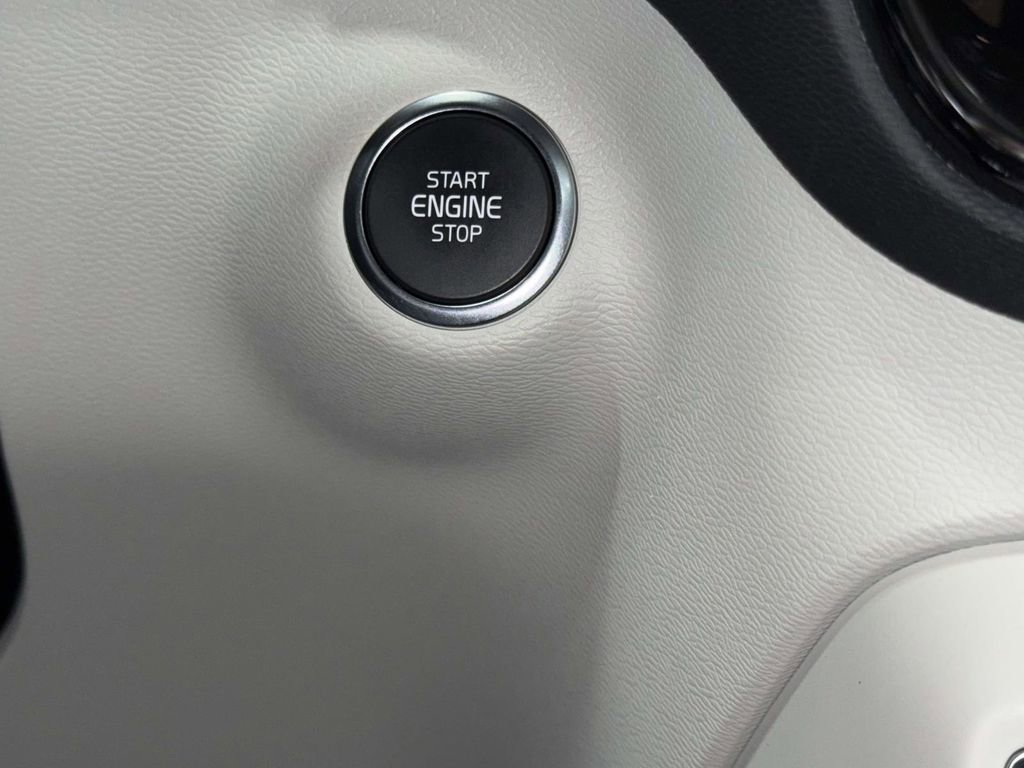 Certified 2024 Volvo XC40 B5 Ultimate w/ Protection Package Premier AWD/4WD image 25