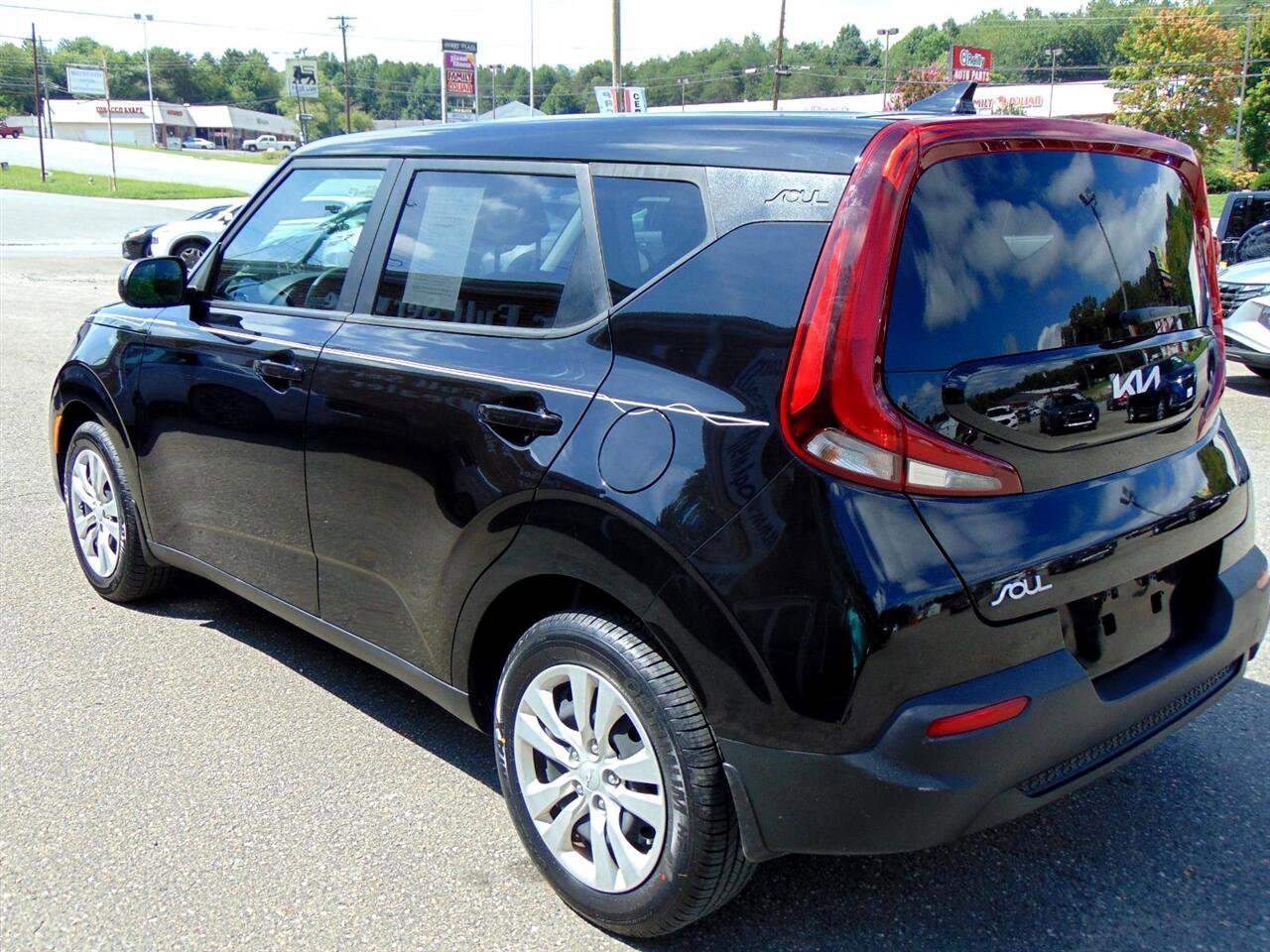 Used 2022 Kia Soul LX image 7