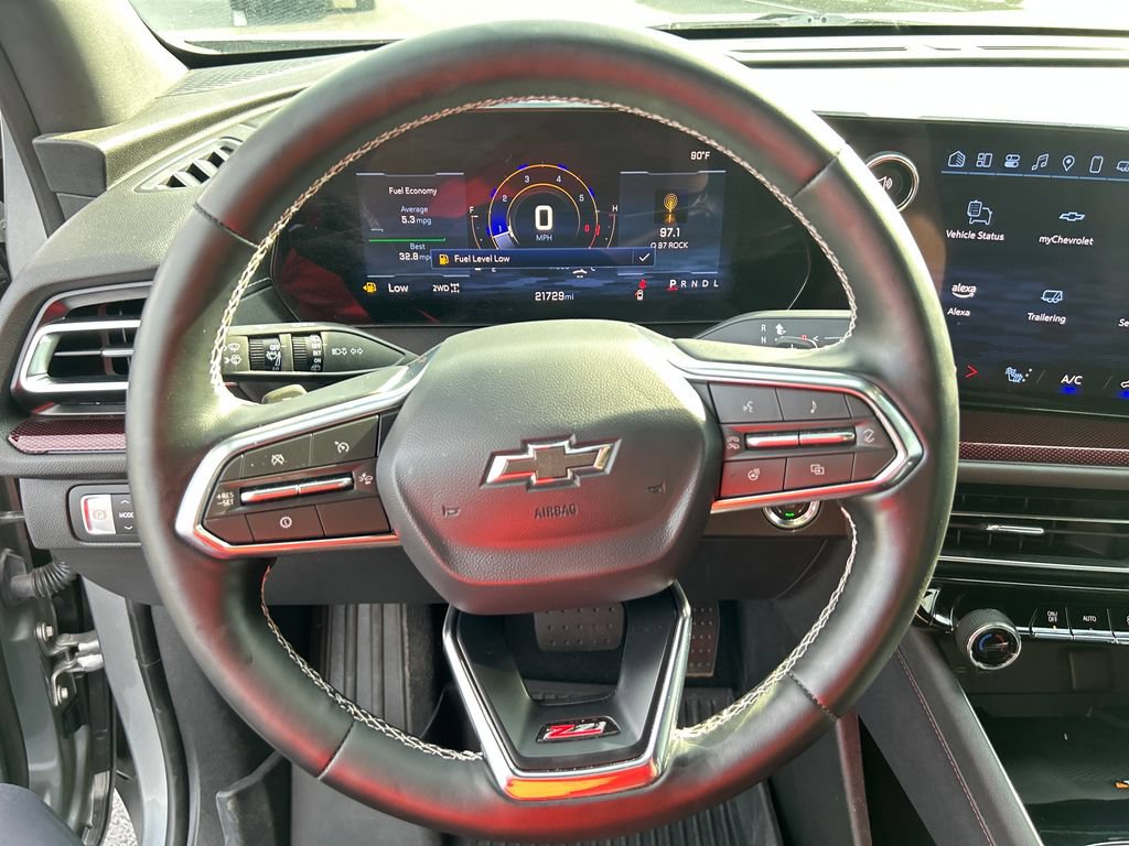 Used 2025 Chevrolet Traverse Z71 w/ LPO, Floor Liner Package AWD/4WD image 16