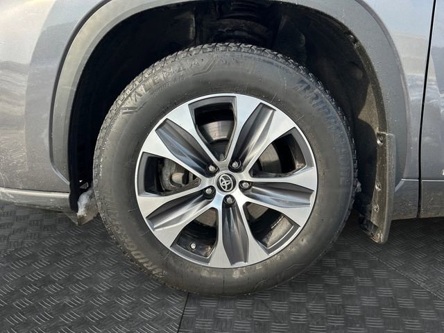 Certified 2024 Toyota Highlander XLE image 14