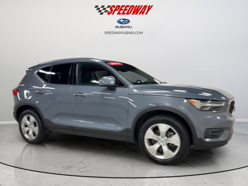 Used 2022 Volvo XC40 T5 Momentum image 12