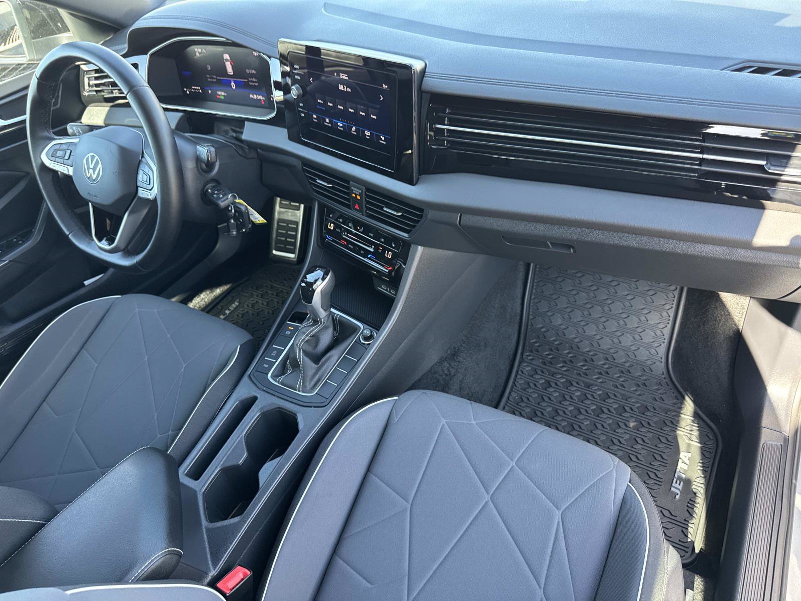 Certified 2025 Volkswagen Jetta Sport FWD image 32