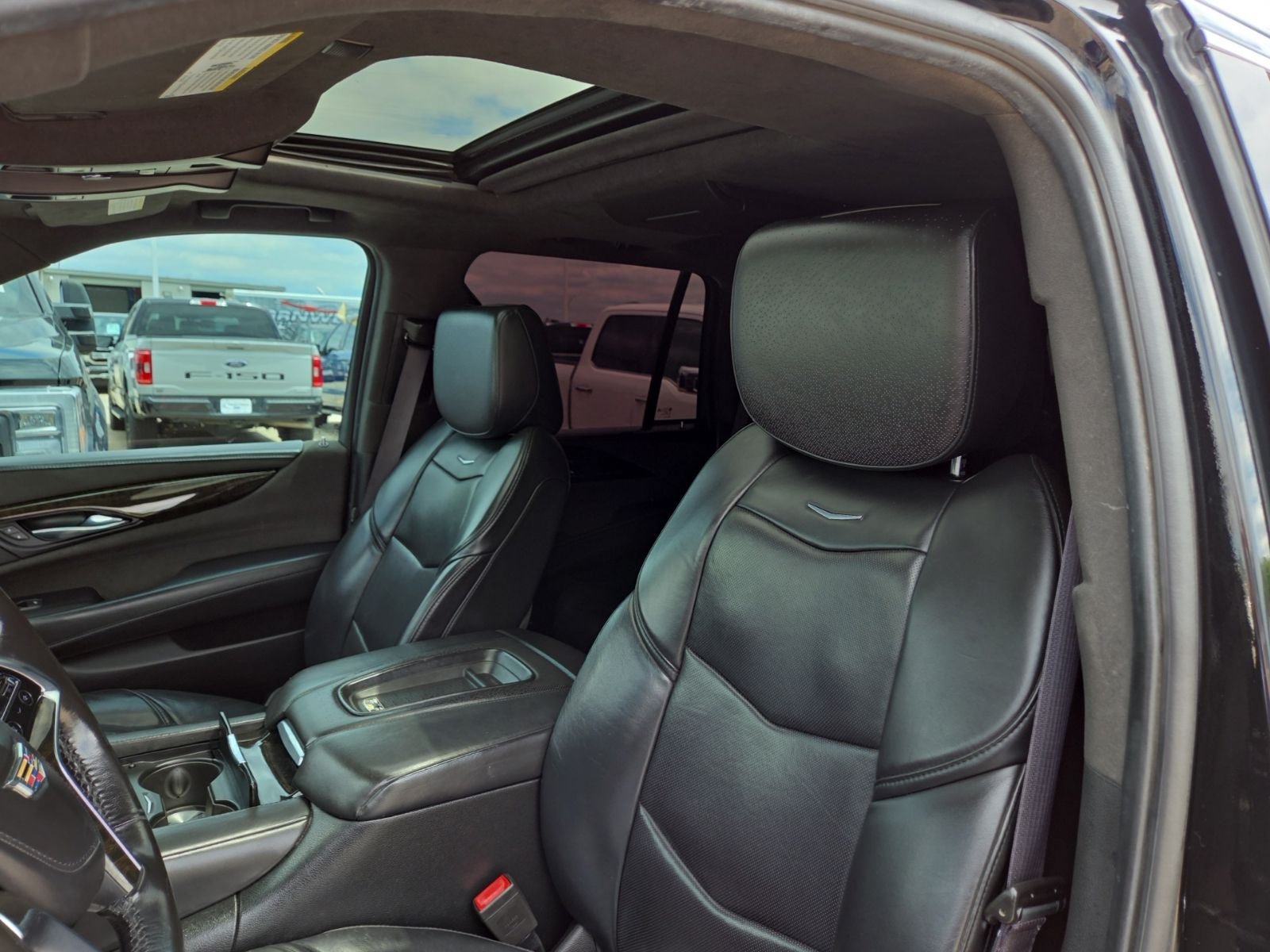 Used 2017 Cadillac Escalade Platinum AWD/4WD image 24