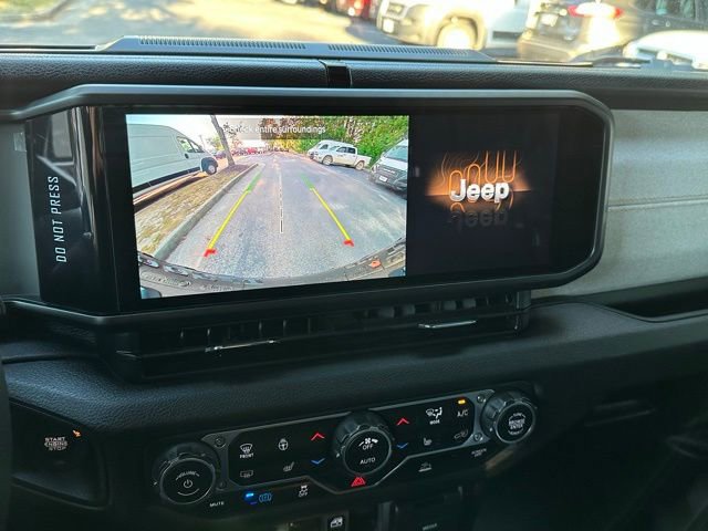 Used 2024 Jeep Wrangler Unlimited image 30