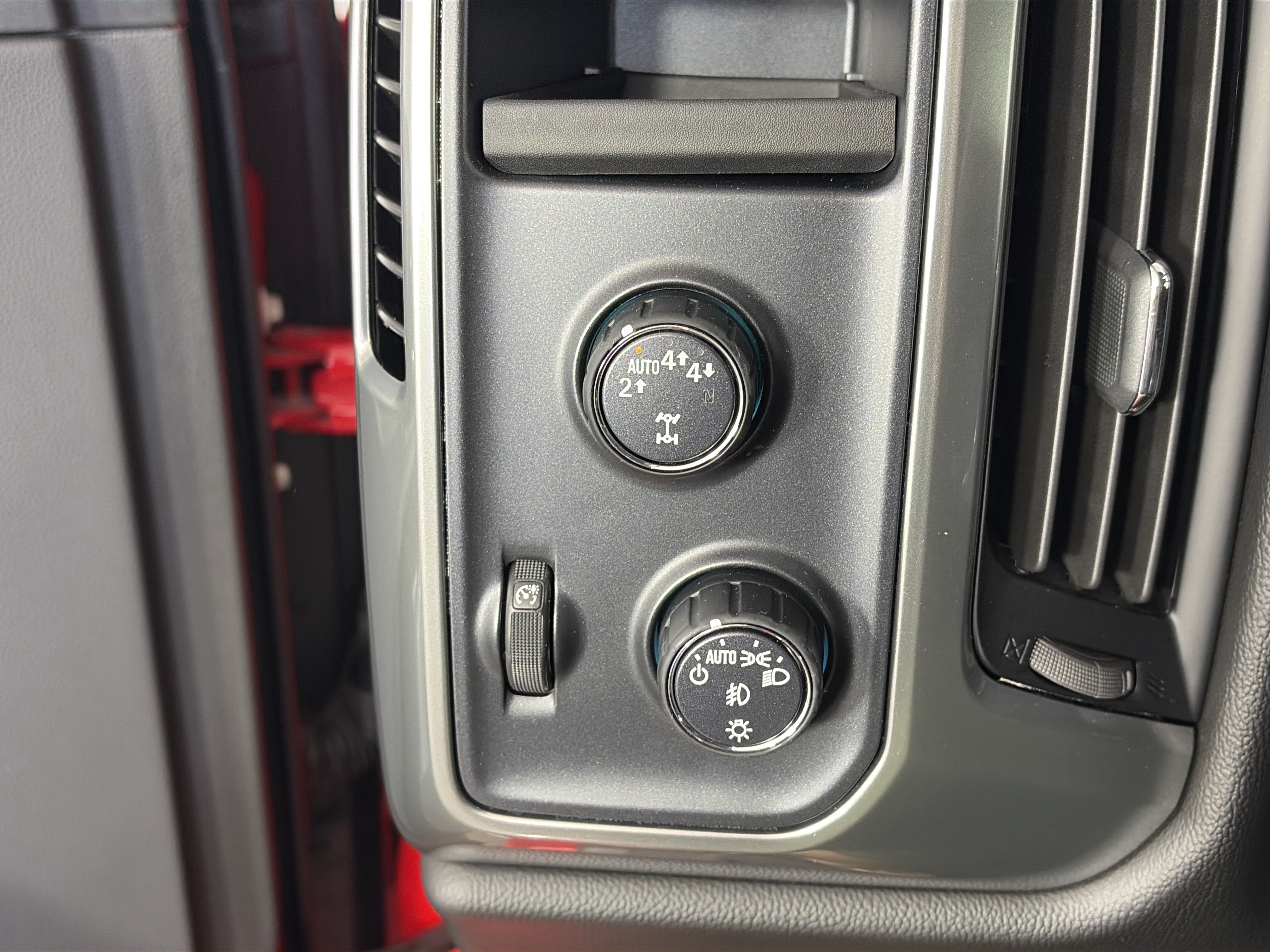 Used 2018 Chevrolet Silverado 1500 LT w/ All Star Edition AWD/4WD image 27