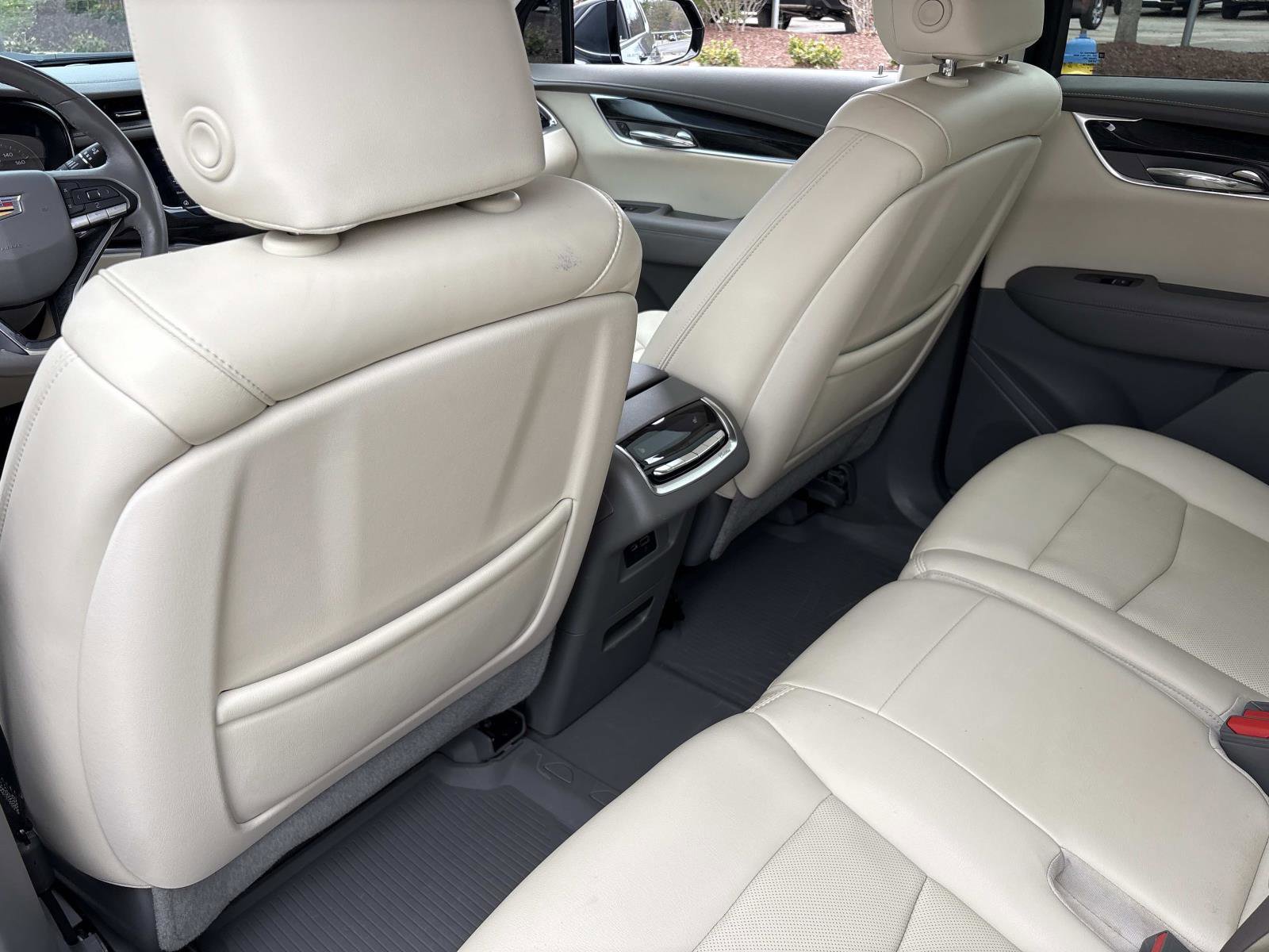 Used 2021 Cadillac XT6 Premium Luxury image 30