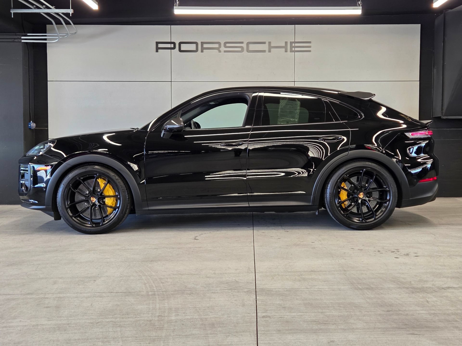 Certified 2024 Porsche Cayenne Turbo GT AWD/4WD image 2