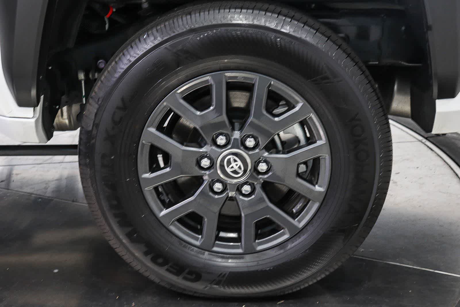 Used 2025 Toyota 4Runner SR5 RWD image 10