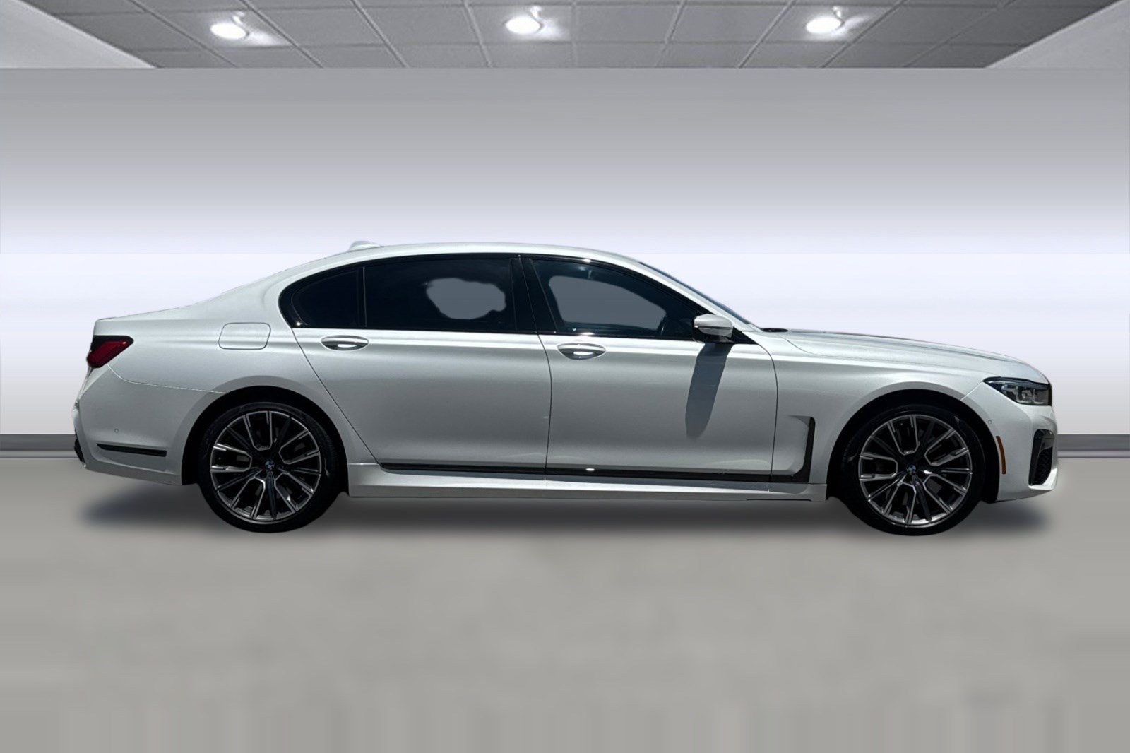Certified 2022 BMW 750i xDrive w/ Executive Package AWD/4WD image 7