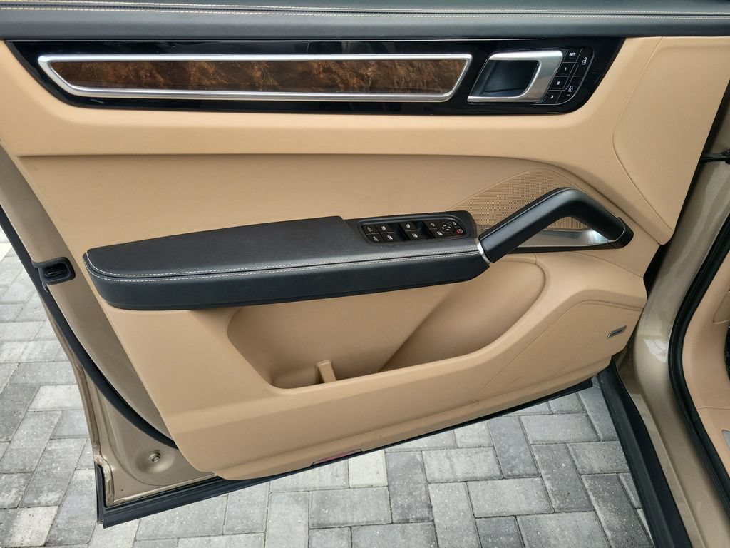 Used 2019 Porsche Cayenne Turbo AWD/4WD image 24