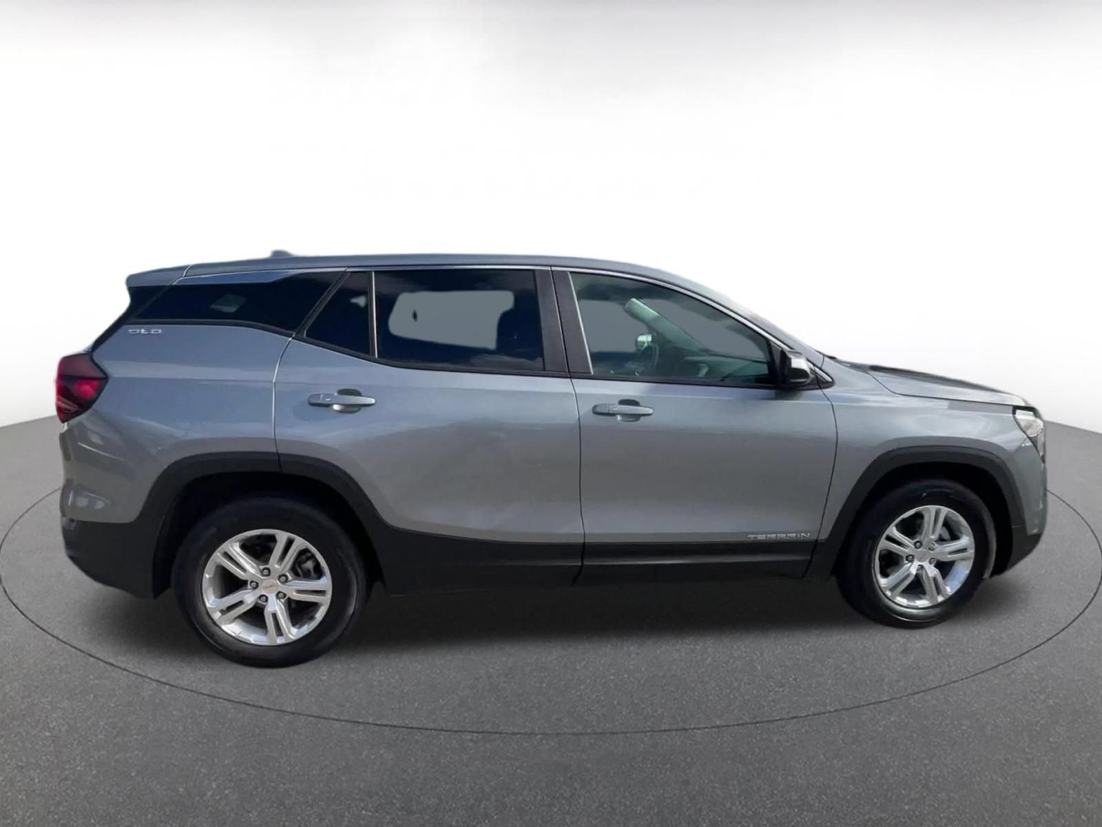 Used 2024 GMC Terrain SLE FWD image 13
