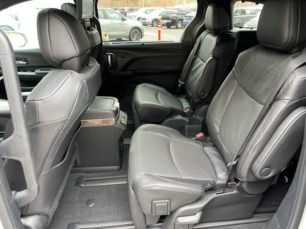 New 2026 Toyota Sienna Platinum image 23
