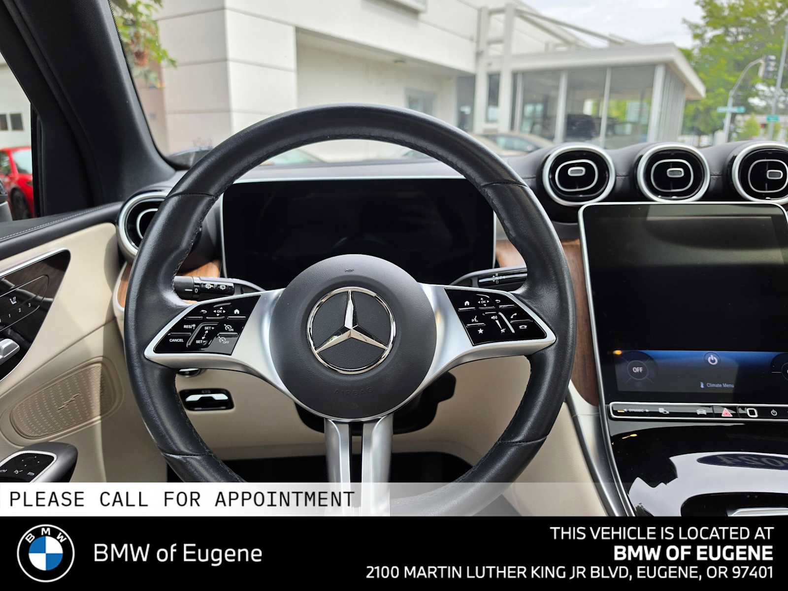 Used 2024 Mercedes-Benz GLC 300 4MATIC image 22