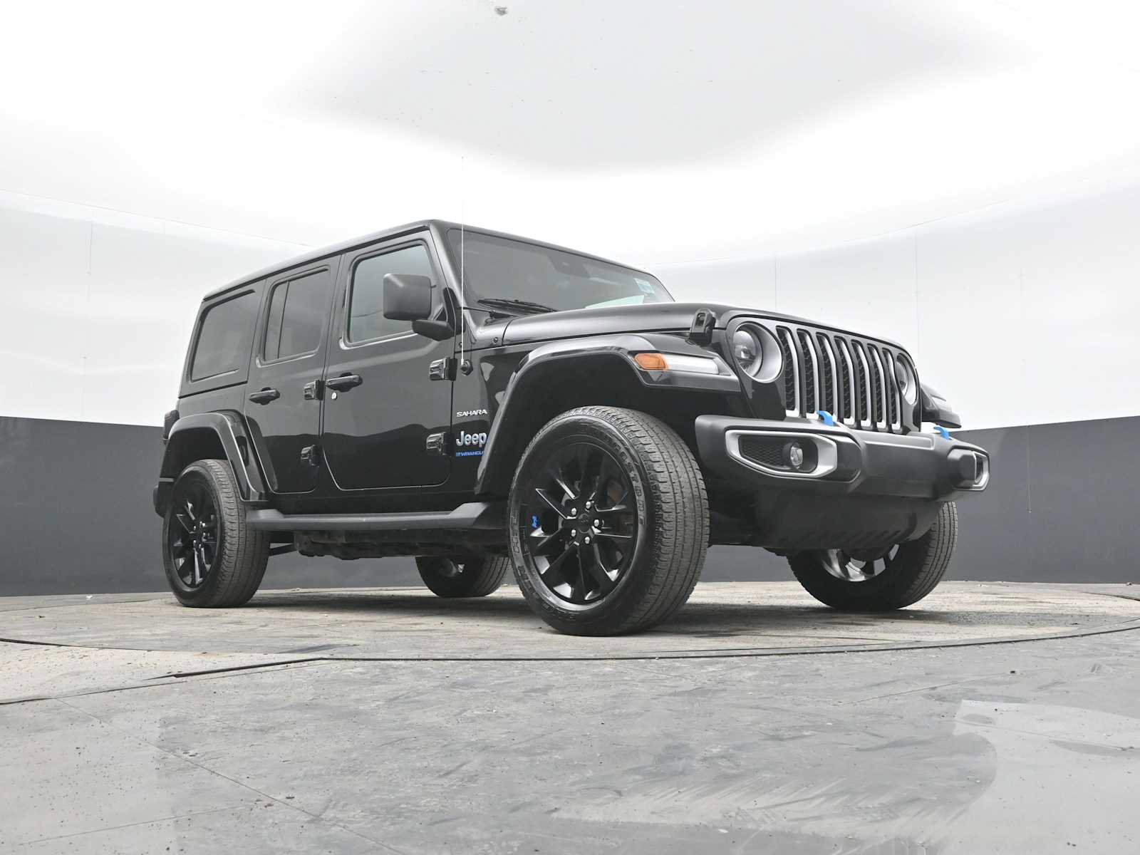 Used 2023 Jeep Wrangler Sahara w/ Cold Weather Group image 41