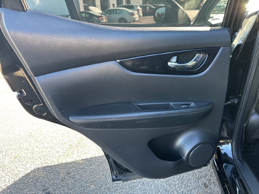 Used 2017 Nissan Rogue Sport SL AWD/4WD image 16