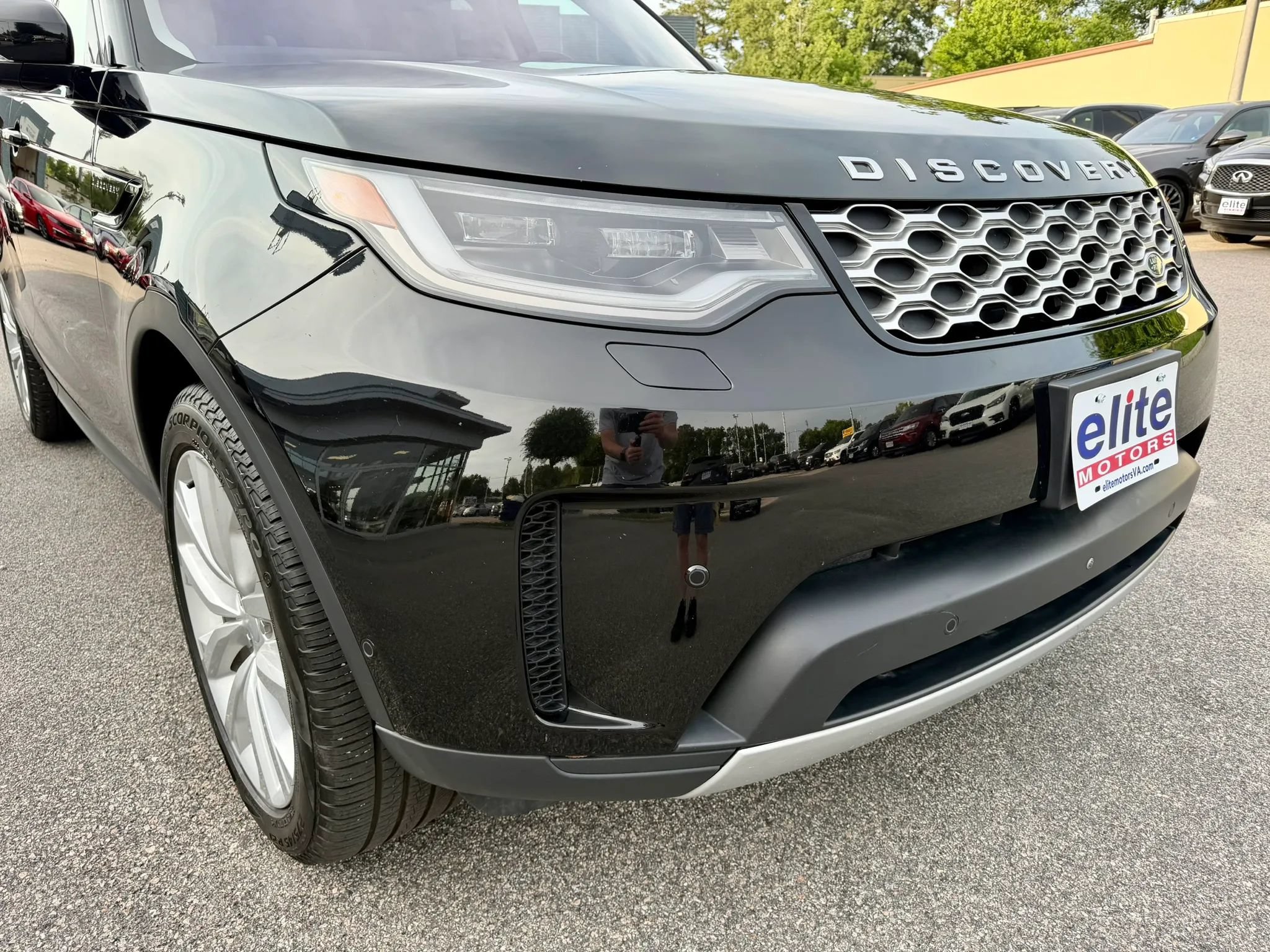 Used 2023 Land Rover Discovery S AWD/4WD image 11