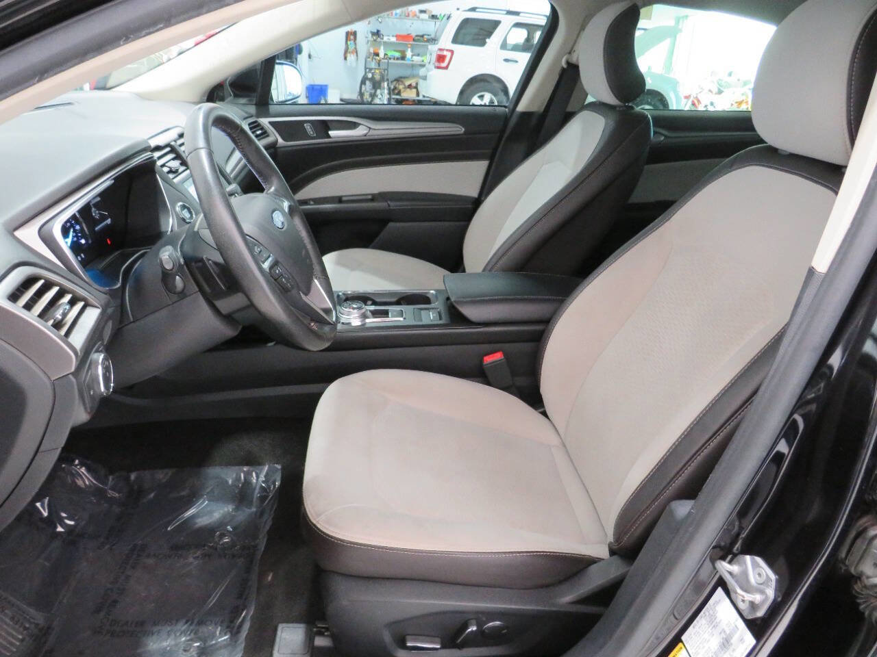 Used 2019 Ford Fusion SE w/ Equipment Group 151A FWD image 14