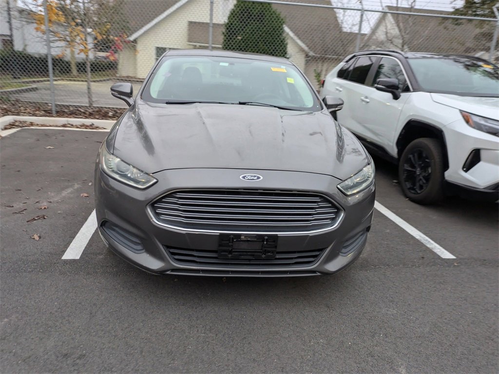 Used 2013 Ford Fusion SE image 2