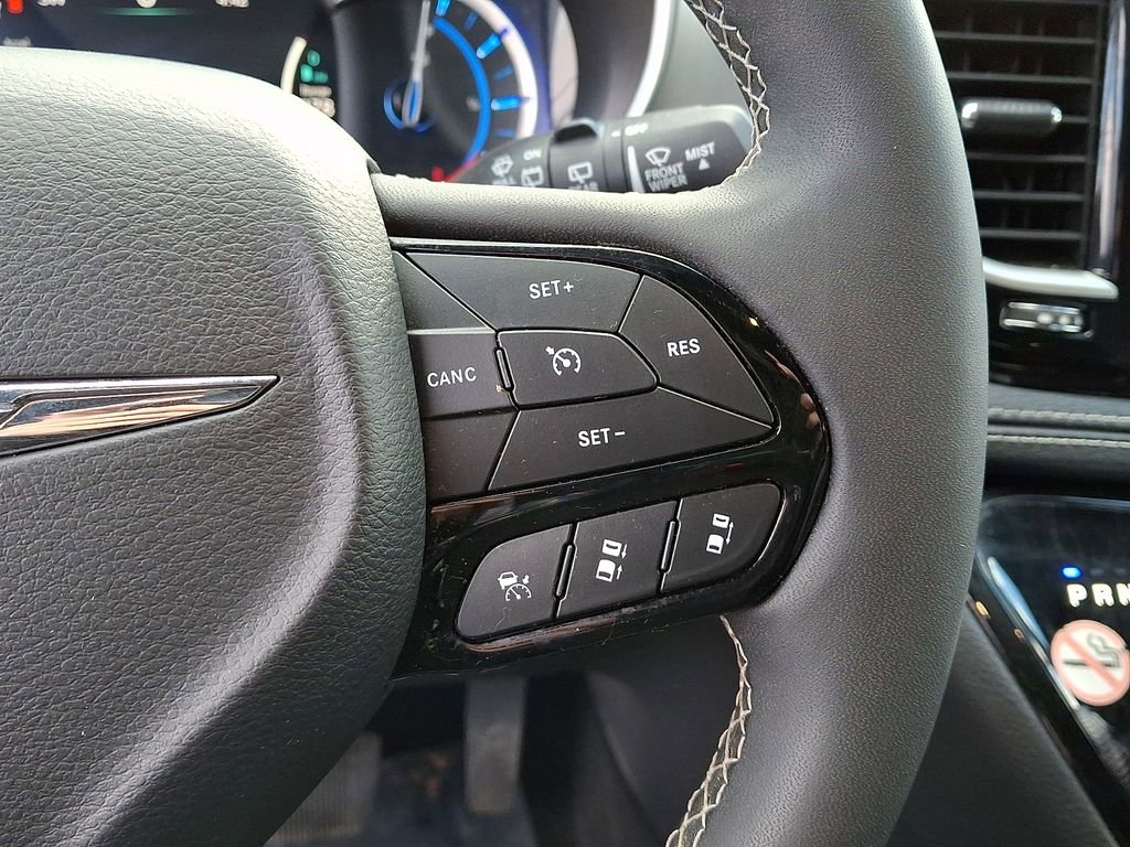 Used 2024 Chrysler Pacifica Select image 24