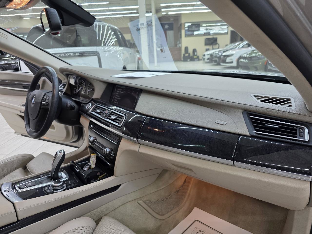 Used 2011 BMW 750Li xDrive AWD/4WD image 21