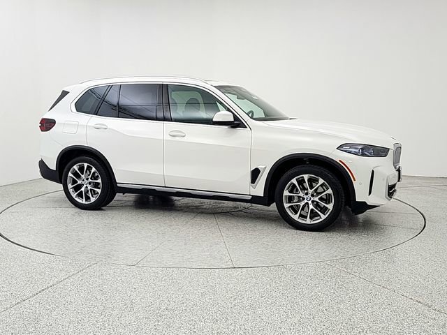 Used 2024 BMW X5 xDrive40i w/ Premium Package AWD/4WD image 3