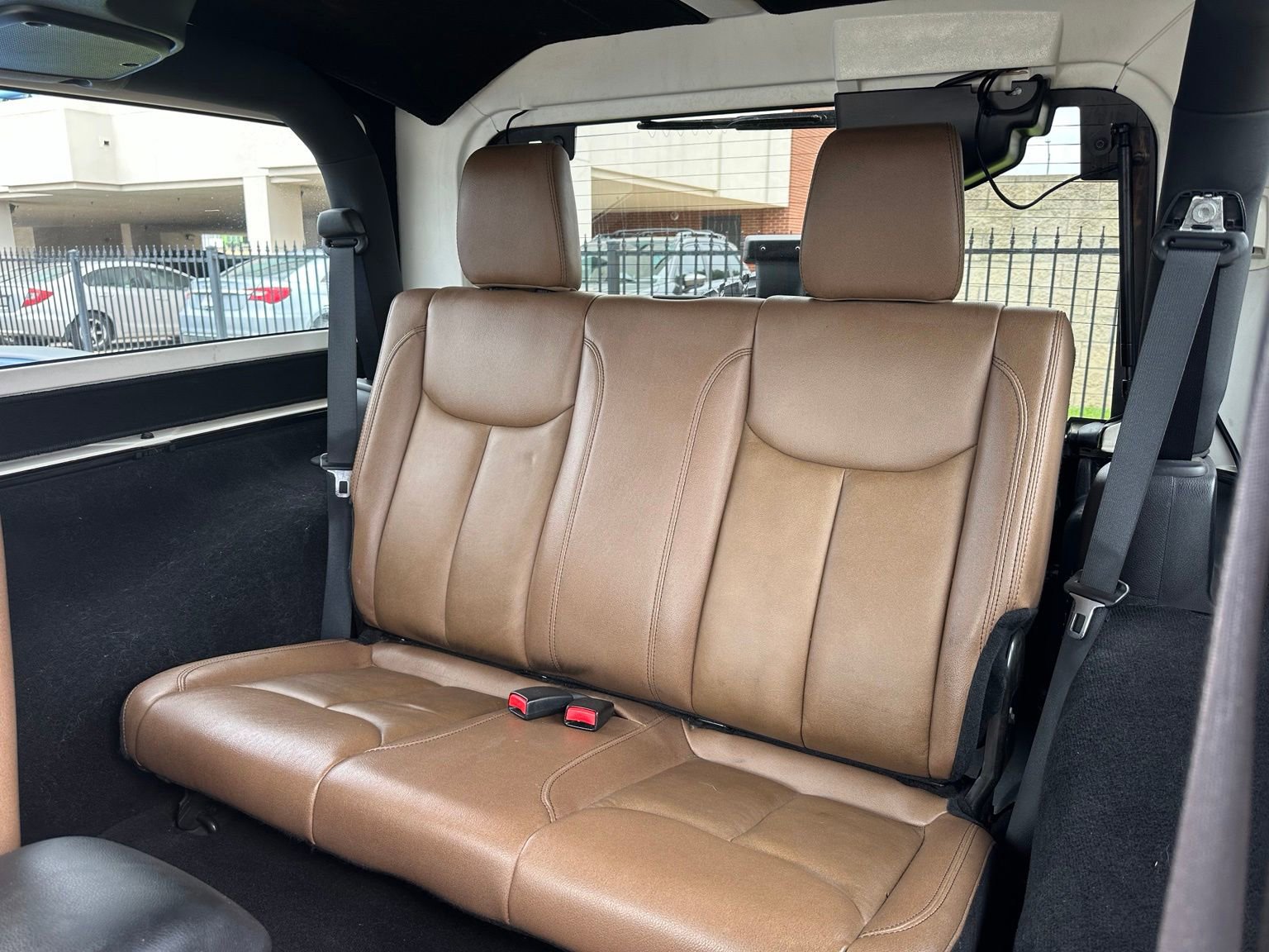Used 2016 Jeep Wrangler Rubicon w/ Connectivity Group AWD/4WD image 13