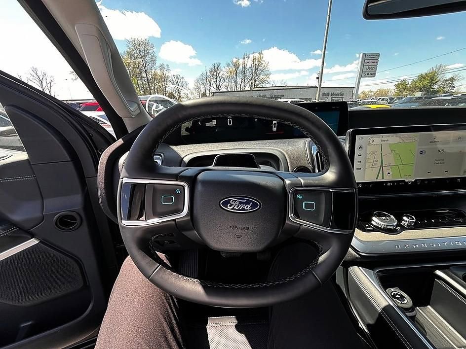 Used 2026 Ford Expedition Platinum w/ Driver's Package AWD/4WD image 16