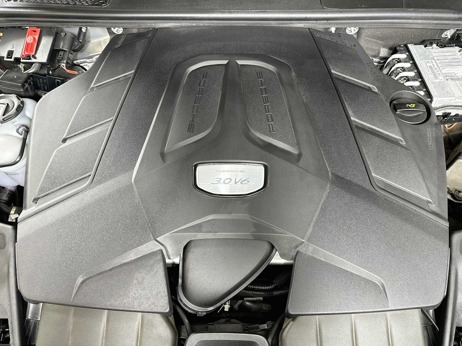Certified 2023 Porsche Cayenne AWD/4WD image 31