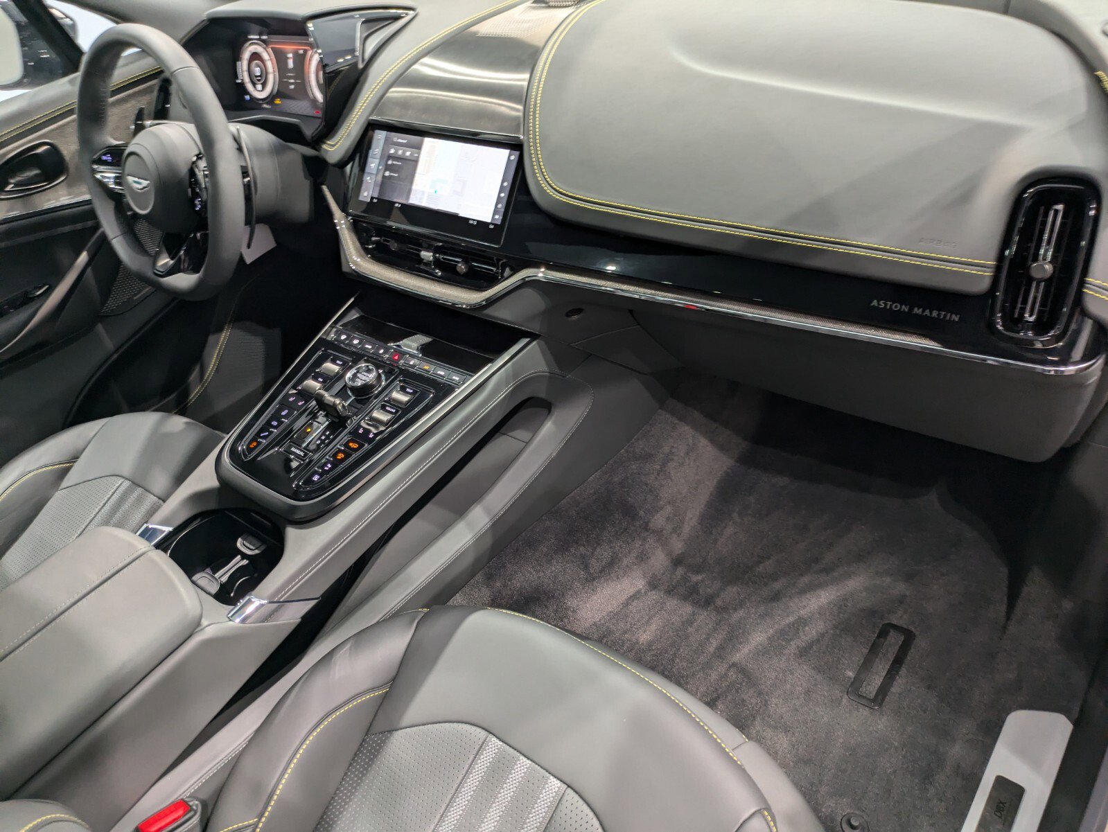 Used 2025 Aston Martin DBX 707 image 30