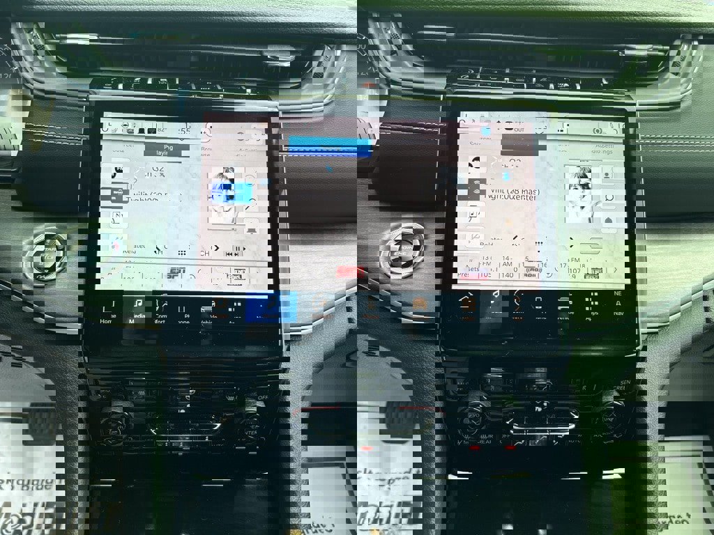 Used 2024 Jeep Grand Cherokee Limited w/ Black Appearance Package image 25